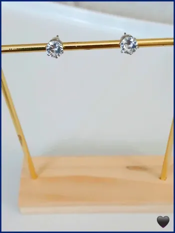 Clous d’oreilles effet diamant – Chic et minimaliste
