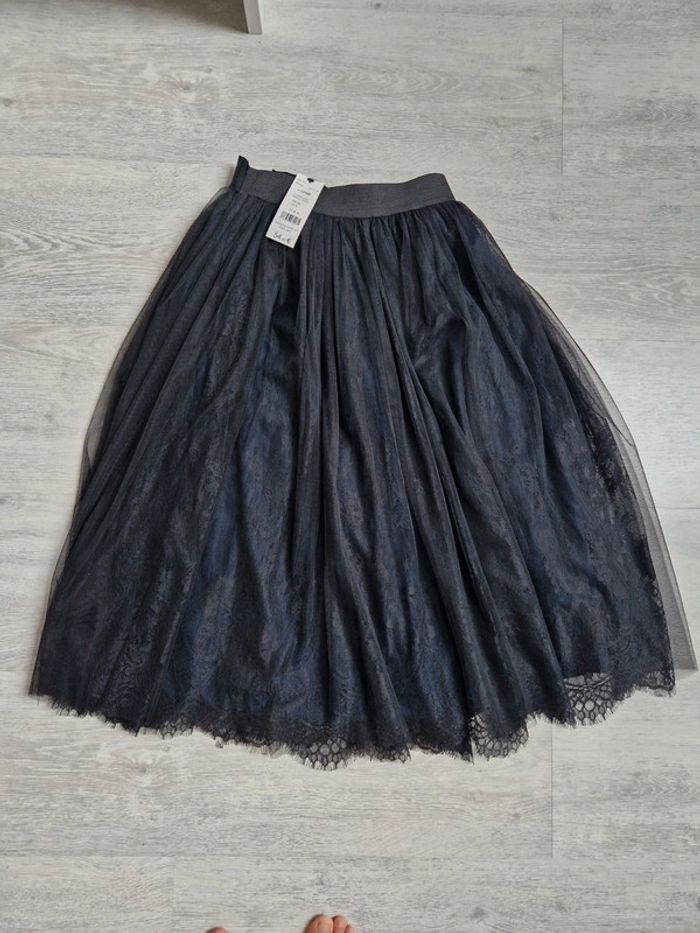 Jolie jupe mi-longue neuve avec étiquette Etam 36 tulle et dentelle noire et marine
