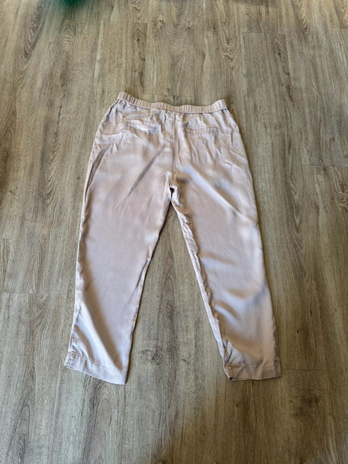 Pantalon femme taille 42 couleur rose pale Kiabi bon état - photo numéro 2