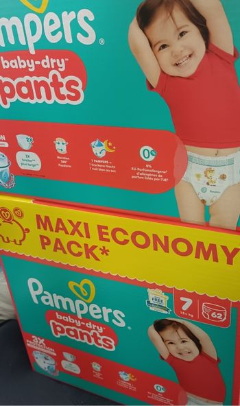 Deux cartons couches pampers T7 pants 
