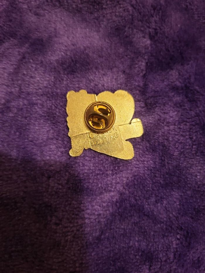 Pin's winnie l'ourson disney - photo numéro 2