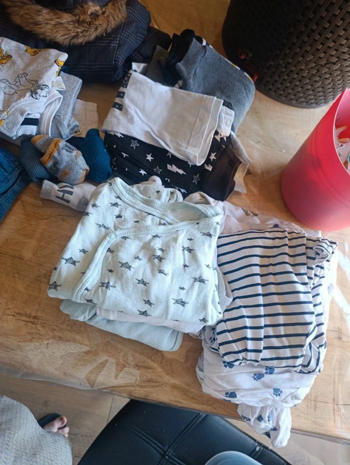 Lot vêtements garçons 6 mois - photo numéro 3