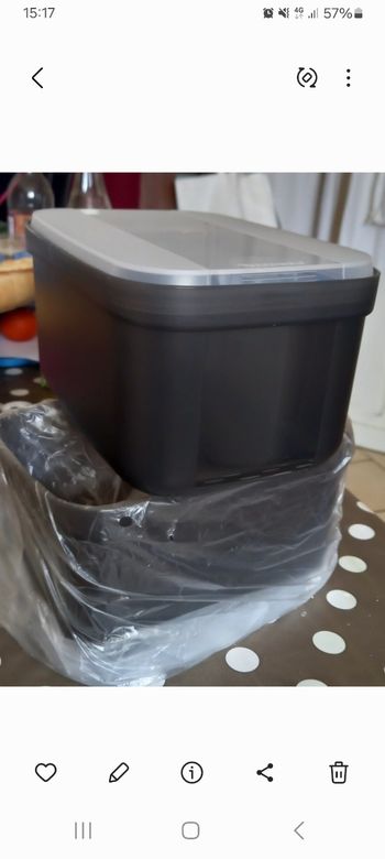 2 boîtes à bascule tupperware