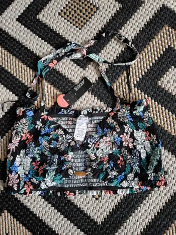 Crop top fleuri Ardene – Taille L – Neuf avec étiquette