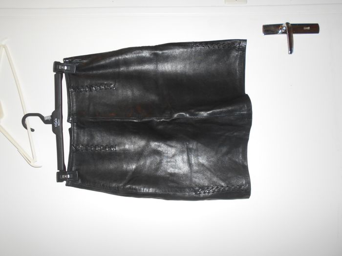jupe courte  noir en cuir taille40