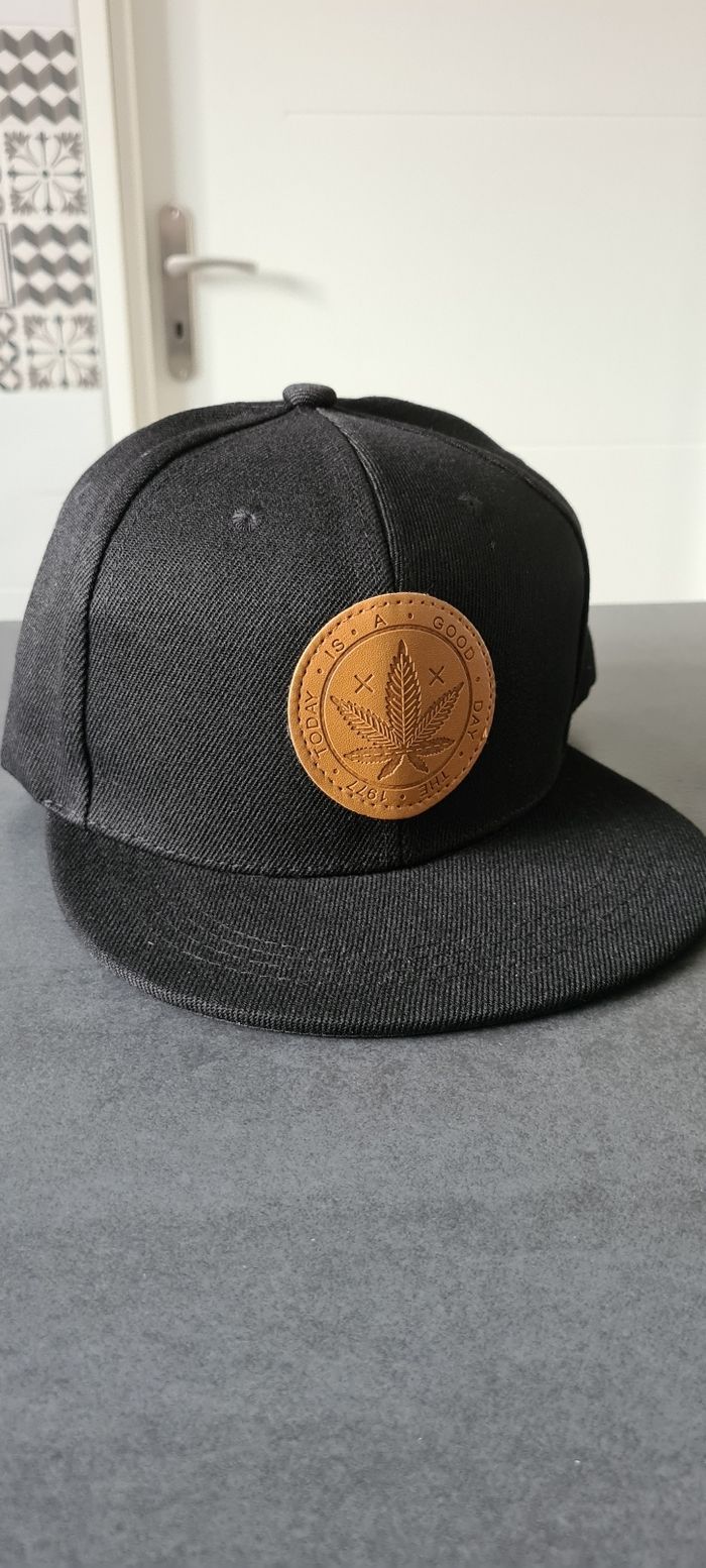 Casquette NEUF cannabis - photo numéro 2