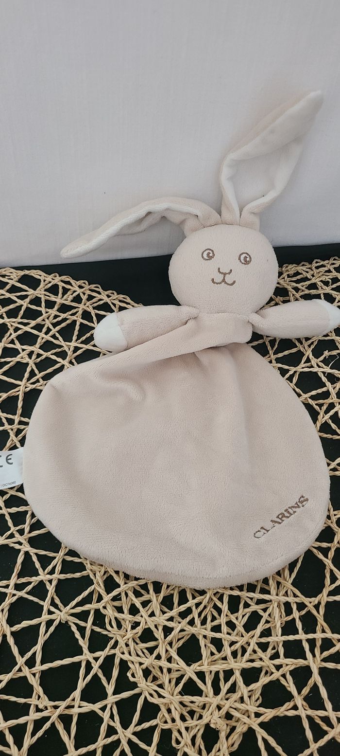 Doudou plat lapin beige CLARINS