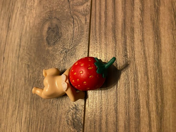 Lot Figurine bébé fraise + pâte à modeler Minnie - photo numéro 2