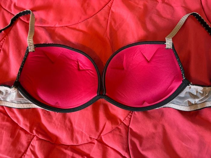 Soutien gorge ultra push up dentelle noir multiposition Wonderbra 90C - photo numéro 2