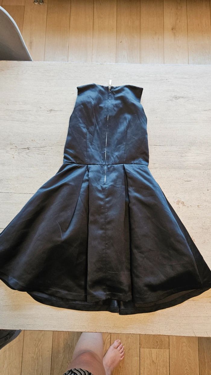 Robe courte, habillée bouffante, noire, sans manche, avec pierres, H&M, taille XXS, jamais mise - photo numéro 8
