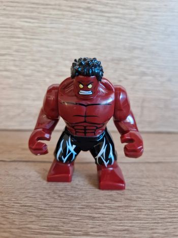 Figurine type lego Hulk rouge Marvel