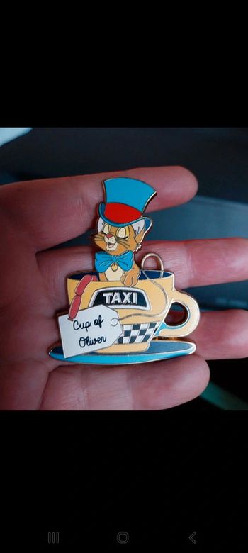 Pins Disney fantasy oliver, pins createur édition limitee