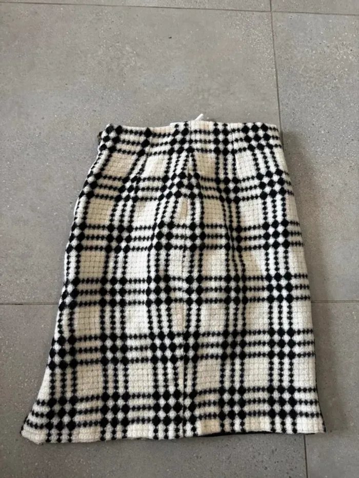 Ensemble haut et jupe Caroll taille 40 100% laine 52cm longueur jupe - photo numéro 2