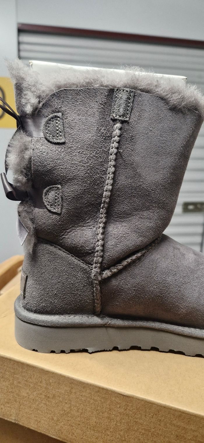Ugg grise haute 2 nœuds - photo numéro 5