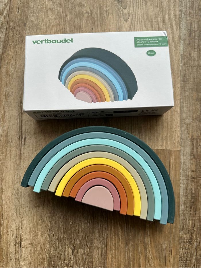 - Arc en ciel en silicone Vertbaudet - Comme neuf