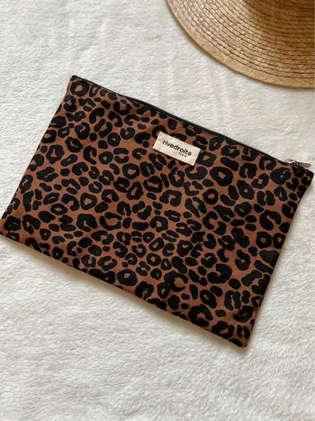 Pochette léopard rive droite