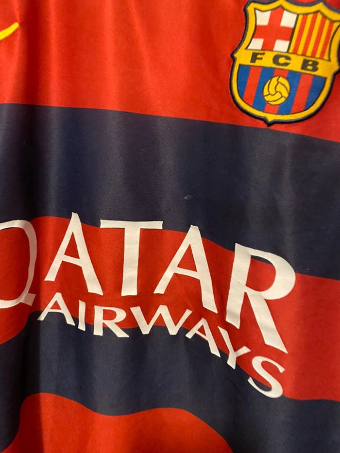Très jolie t-shirt de foot Barcelone - photo numéro 3