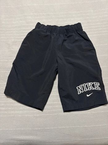 Short noir, taille M enfant, excellent état