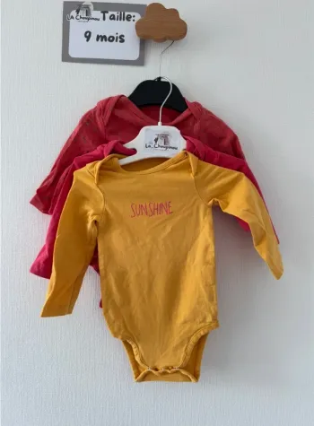 Lot 3 bodies manches longues - taille 9 mois 🌸