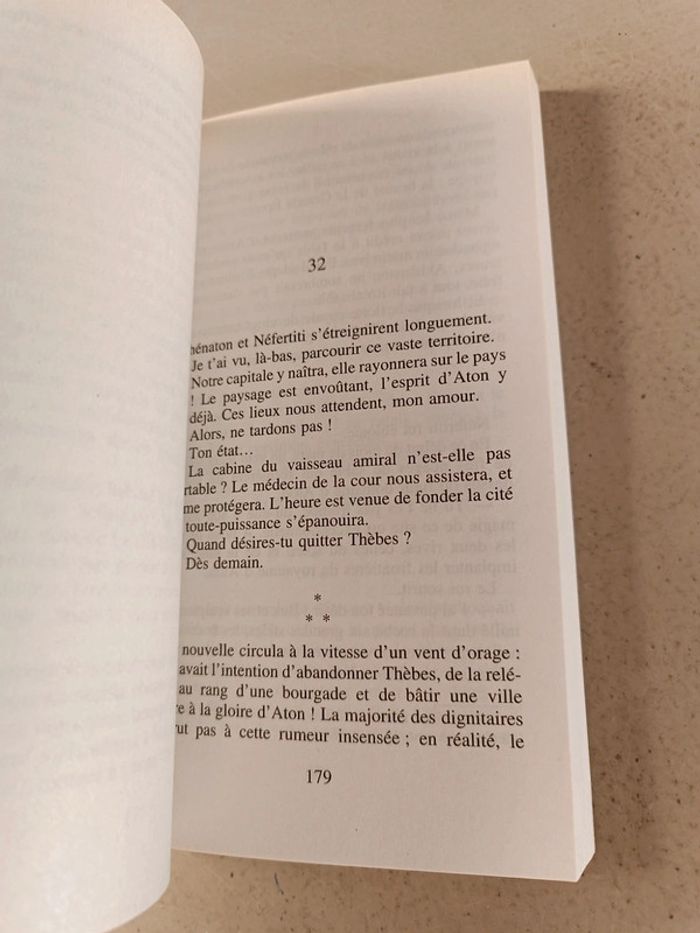 Christian Jacq Néfertiti l'ombre du soleil - photo numéro 6