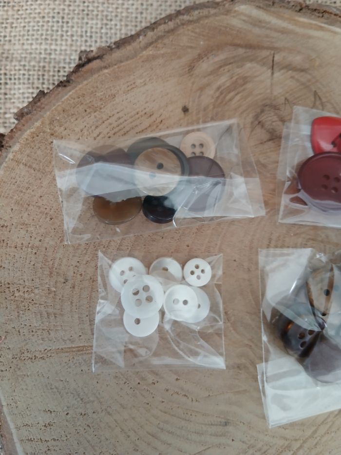 Lot de 4 sachets de boutons - photo numéro 4