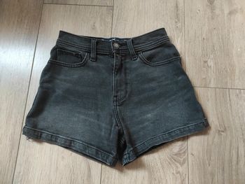 Short jean Hollister taille 33