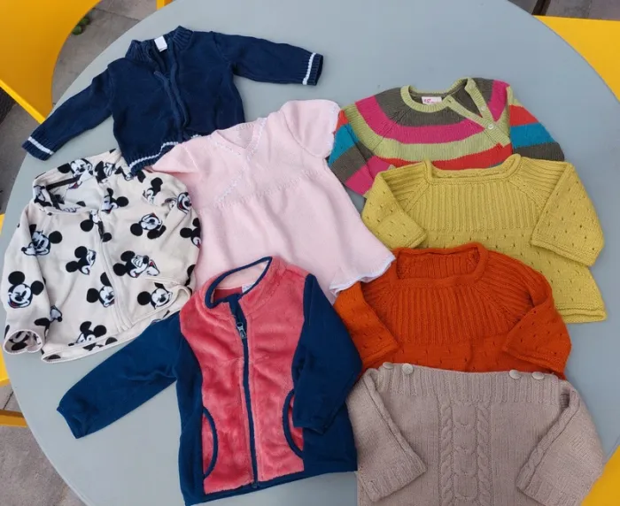 Lot hiver 4 pulls 3 gilets 1 robe