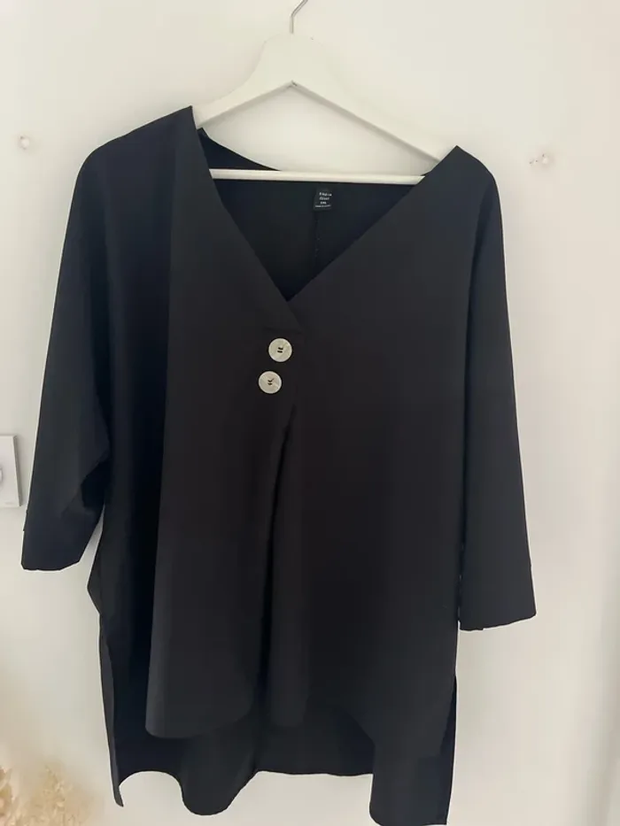 Très joli blouse, noir, taille un XL - photo numéro 2