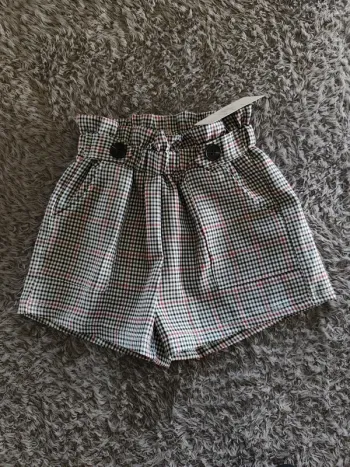 Short fille