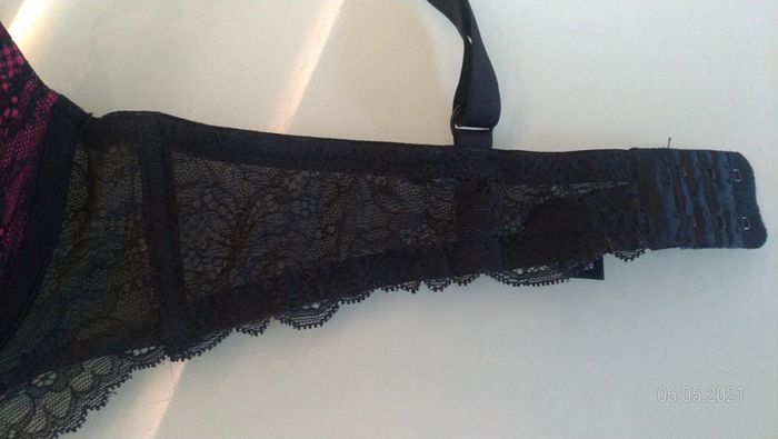 Soutien gorge rouge et noir dentelle - photo numéro 6