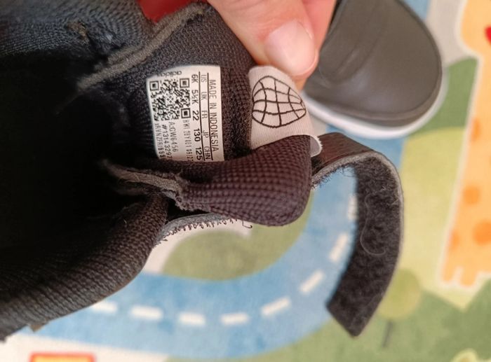 Paire de basket Adidas taille 22 - photo numéro 7