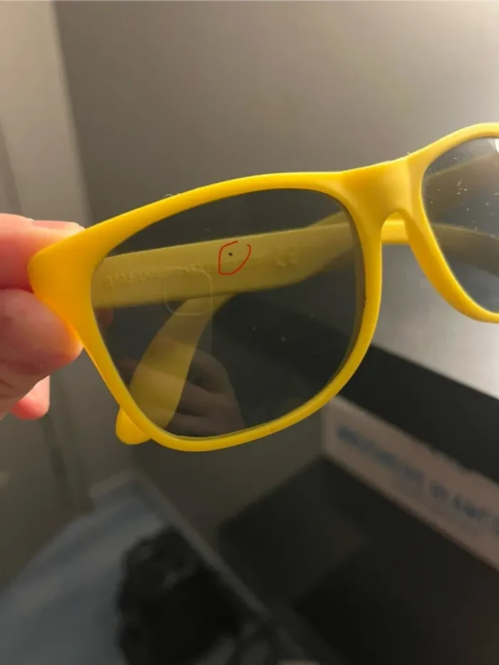 Deux paires de lunettes de soleil - photo numéro 5