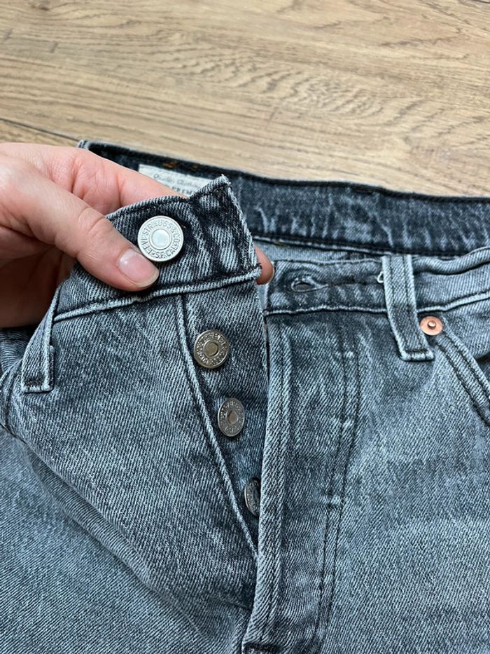 Jeans Lévis gris en parfait état coupe droit 501 W24 L26 - photo numéro 14