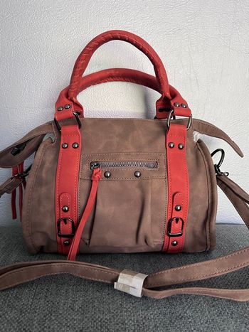 Joli sac à main avec bandoulière réglable 