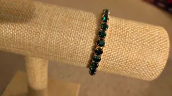 Bracelet doré cristaux verts foncés, femme, élastique