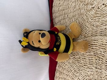 Winnie l'ourson déguisé en abeille Disney Store - pumble Bee Pooh