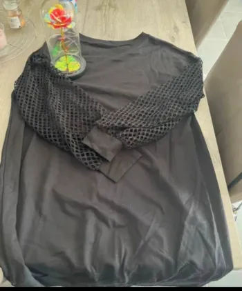🌟 Pull noir à manches filet pour femme 🌟