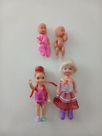 Lot de 4 Mini-Poupées et Poupons (Type Chelsea / Kelly)