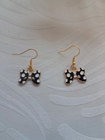 Boucle d'oreille nœud papillon noir