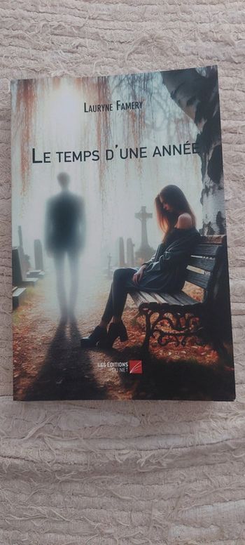 Livre Le temps d'une année de Lauryne Famery