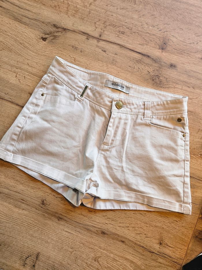 Jolie short TBE taille 34 - photo numéro 3