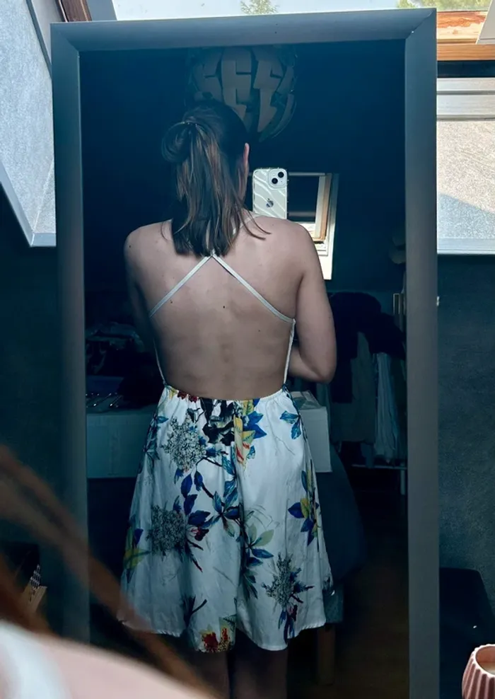Robe dos nu - photo numéro 2