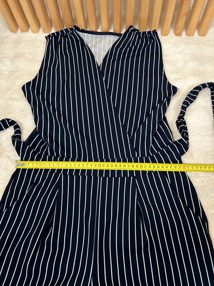 Un jumpsuit rayé élégant et chic - photo numéro 15