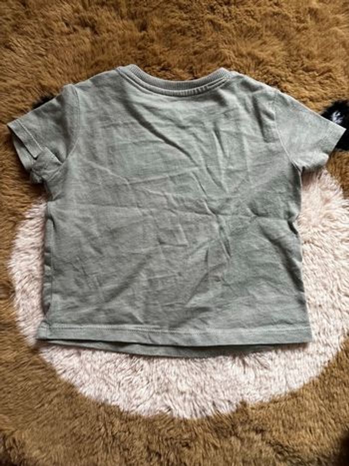 Tee shirt kaki poche KIABI t.12m - photo numéro 3