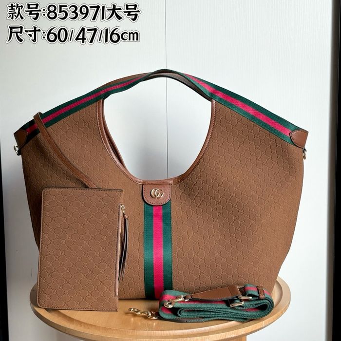 Gucci  853971