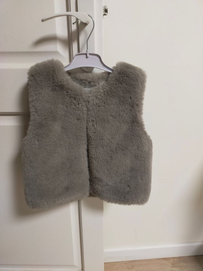 Gilet fausse fourrure monoprix 10 ans. - photo numéro 4