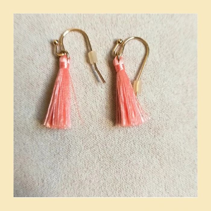 Boucles d’oreilles pompons rose saumon