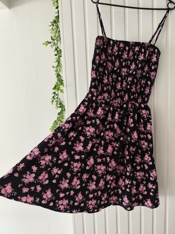 Robe d'été noir et rose, motif fleurs, taille M 💋