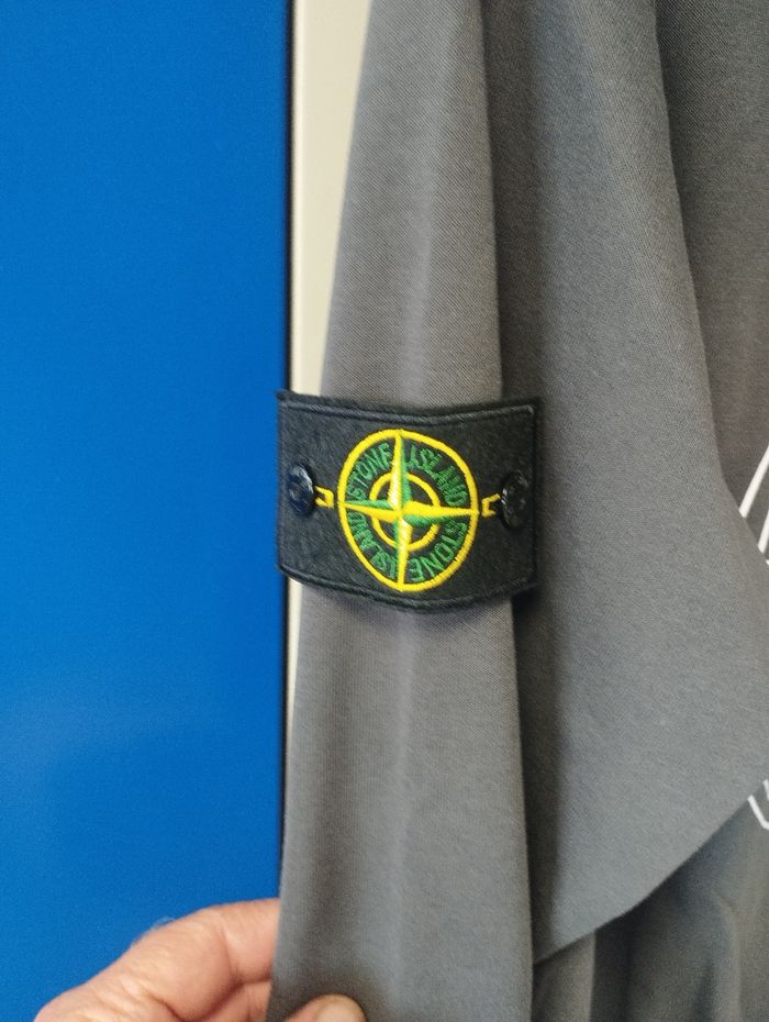 Sweat à capuche Stone Island taille L - photo numéro 3