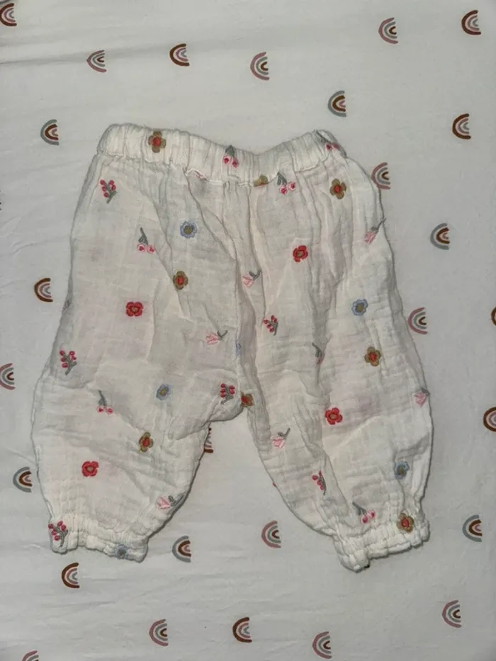 Pantalon fleurs - photo numéro 2